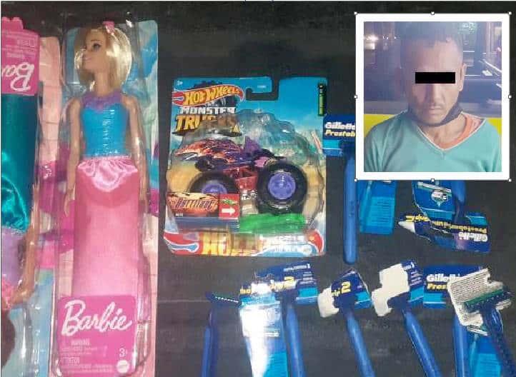 Lo detienen al intentar salir sin pagar juguetes Lo detienen al intentar salir sin pagar juguetes