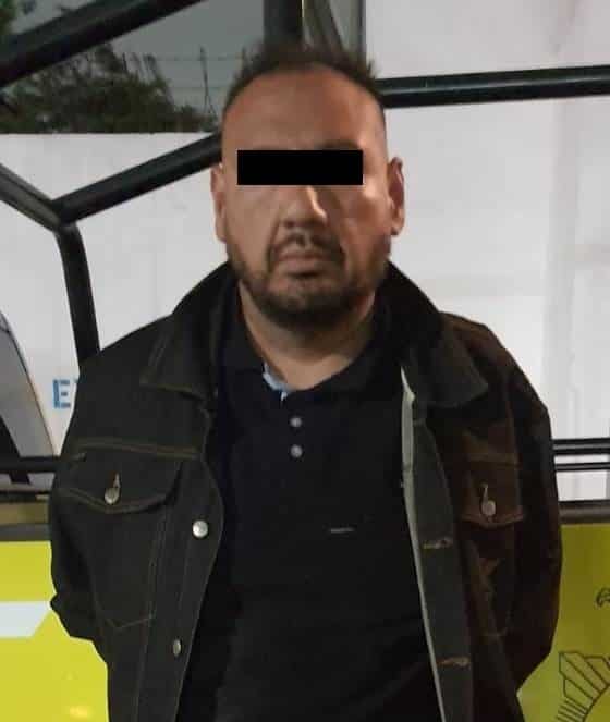 Detenidos luego que se les encontraran dos armas de fuego, además de 20 dosis de droga denominada cristal