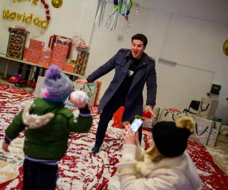 Llega Santa Claus por adelantado con los niños del DIF NL