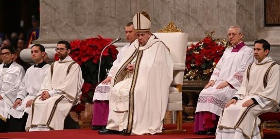 Recordemos que Jesús nació pobre: Papa Francisco