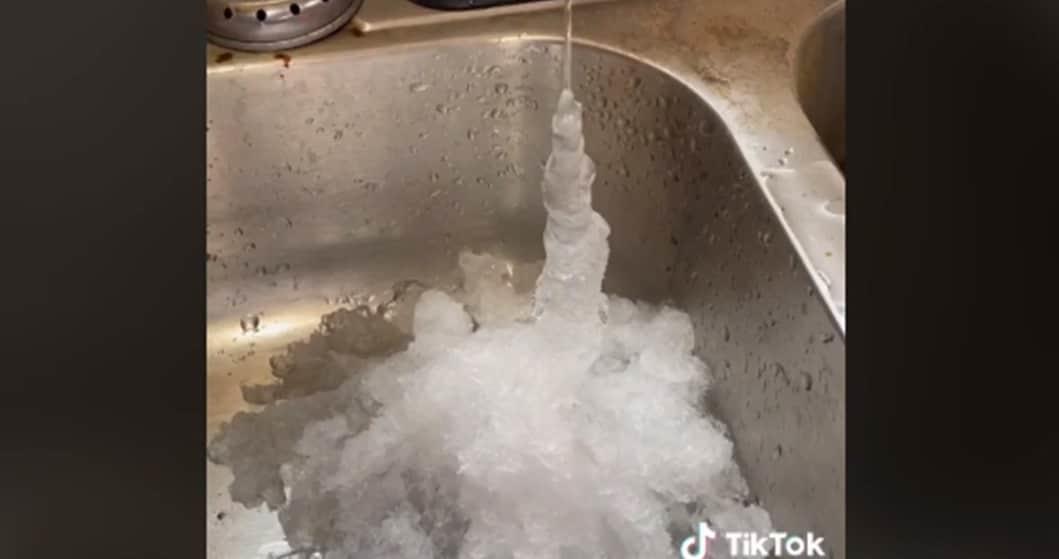 Onda gélida en Oklahoma congela el agua dentro de casas