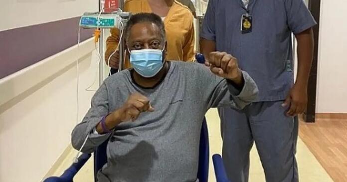 Se reúnen familiares de Pelé en hospital
