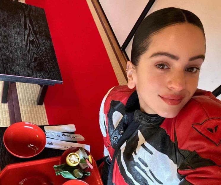 Rosalía manda feliz Navidad desde Japón