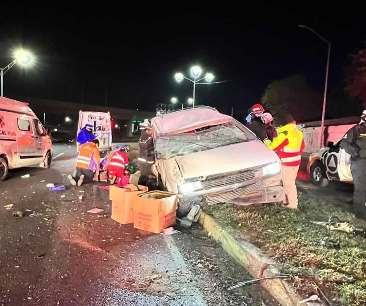Volcadura deja dos lesionadas en la Avenida Constitución Volcadura deja dos lesionadas en la Avenida Constitución