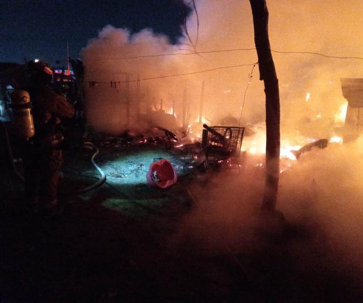 Consume incendio 10 tejabanes en Monterrey