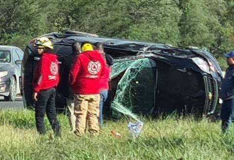 Vuelca familia en Montemorelos