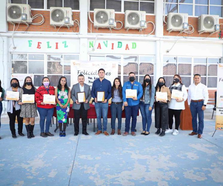 Premian a primaria por concurso de altares de muertos Premian a primaria por concurso de altares de muertos