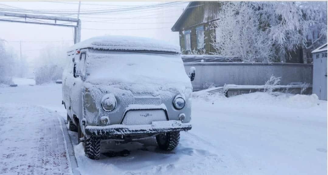 En Siberia nunca apagan el motor de los autos En Siberia nunca apagan el motor de los autos