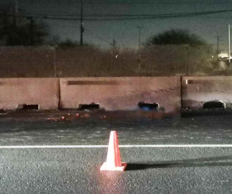 Destrozan vehículos a un hombre