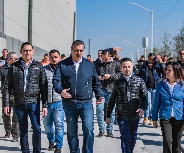 Hace César recorrido para escuchar a vecinos