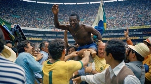 Después en 1970 ganó su tercer Mundial al coronarse en México.