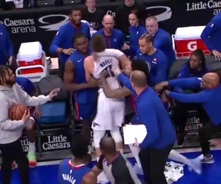 Jugador golpeado en juego de NBA está fuera de peligro