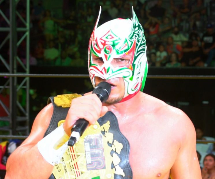 Firma luchador mexicano con la WWE Firma luchador mexicano con la WWE