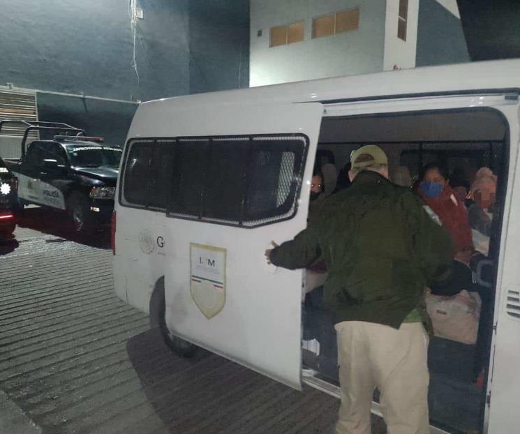 Caen polleros con 16 migrantes Caen polleros con 16 migrantes