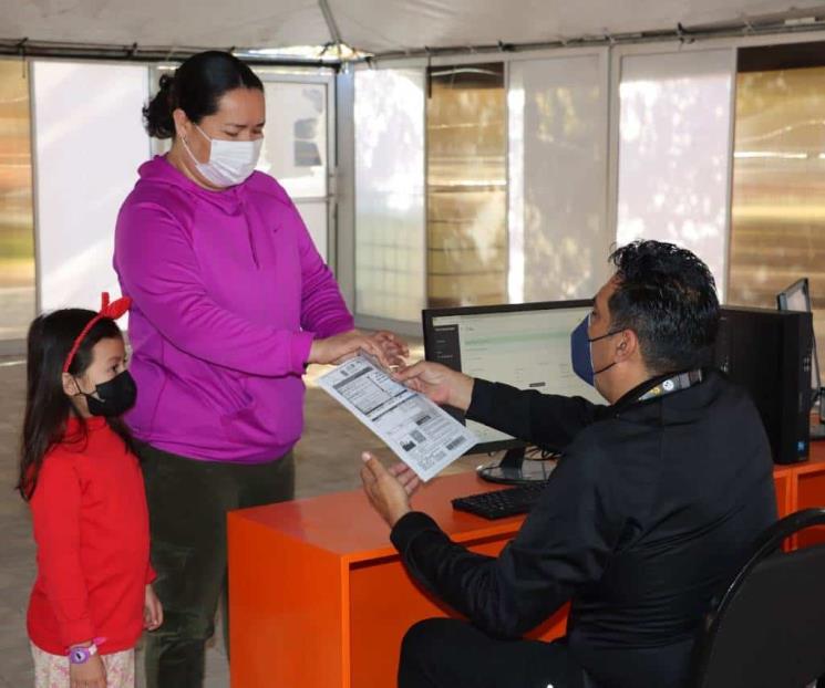 Acuden santacatarinenses por boletos para Día de Reyes Acuden santacatarinenses por boletos para Día de Reyes