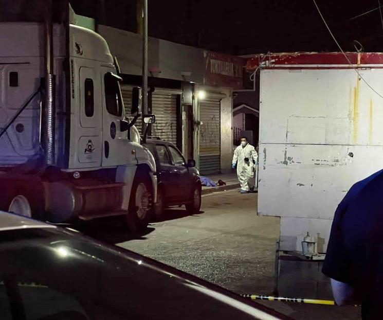 Asesinan a hombre en la entrada de su casa Asesinan a hombre en la entrada de su casa