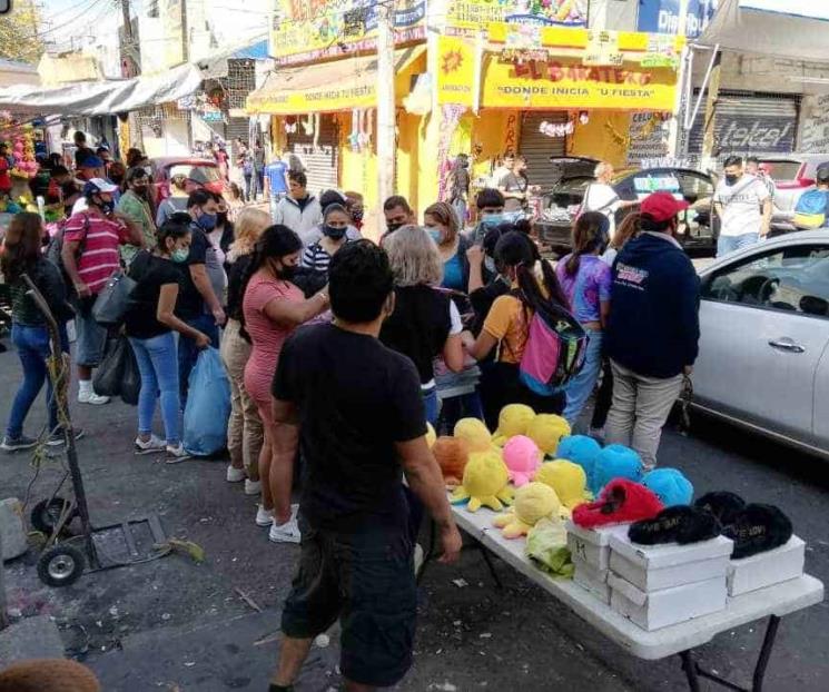 Sobrepasa comercio informal a la administración de Monterrey Sobrepasa comercio informal a la administración de Monterrey