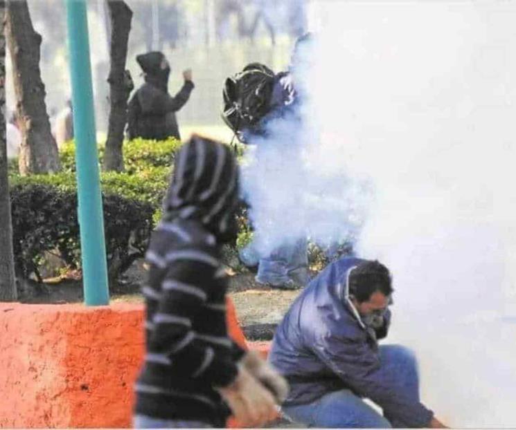 Compran 2.8 millones de bombas lacrimógenas Compran 2.8 millones de bombas lacrimógenas