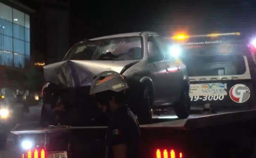 Estrella auto contra poste