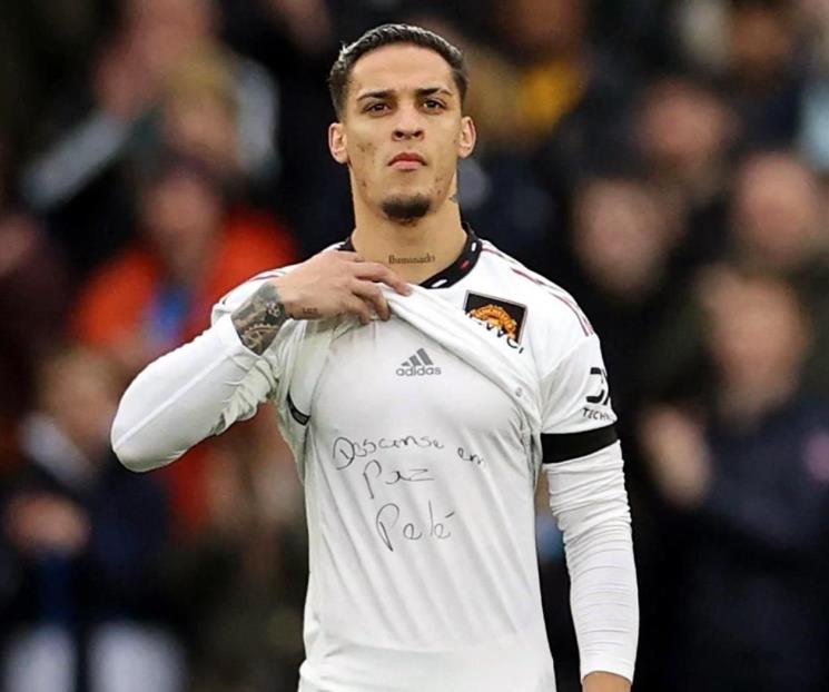 Brasileño Antony del United hace homenaje a Pelé Brasileño Antony del United hace homenaje a Pelé