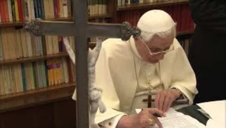 Benedicto XVI se vio envuelto en escándalos tras ser acusado encubrir abusos en la Iglesia.