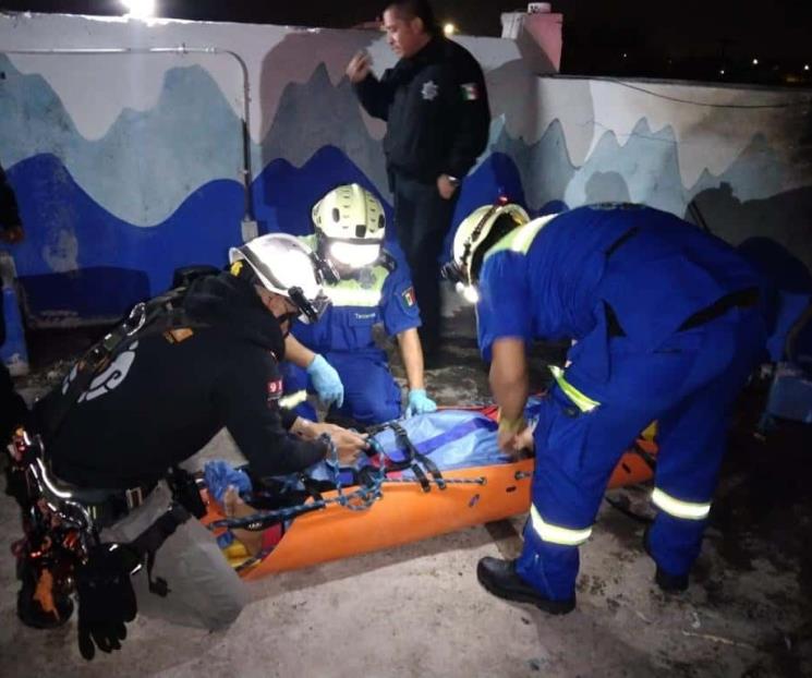 Sufre menor descarga eléctrica Sufre menor descarga eléctrica