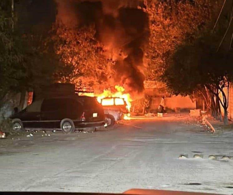 Consume incendio a tejabán y camioneta Consume incendio a tejabán y camioneta