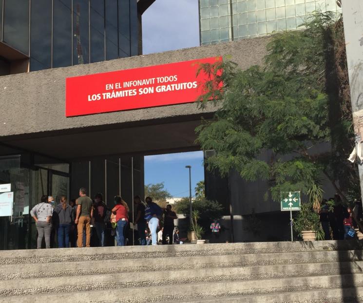 Regresan las largas filas al Infonavit Regresan las largas filas al Infonavit