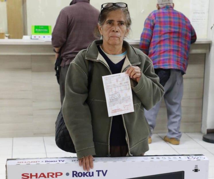 Premia Escobedo a ciudadanos cumplidos Premia Escobedo a ciudadanos cumplidos