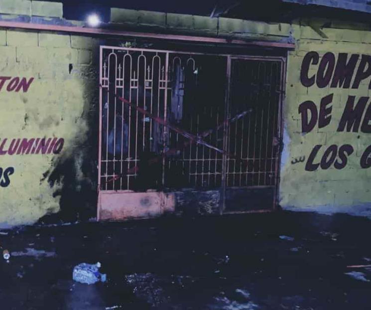 Arde chatarrería en la colonia CROC Arde chatarrería en la colonia CROC