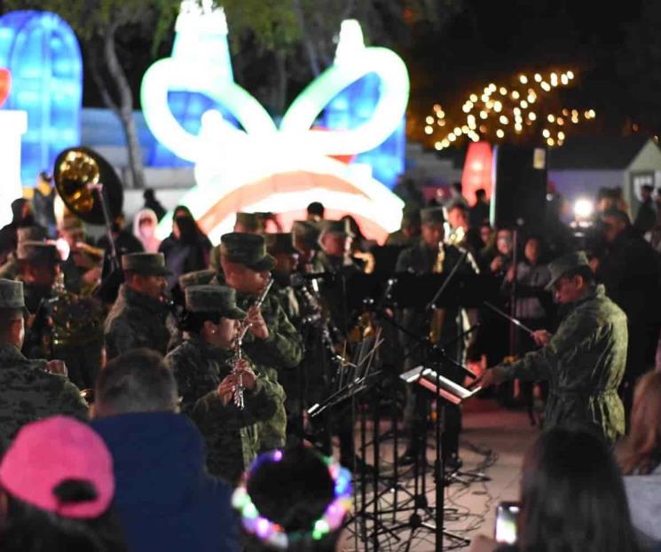 Engalana banda militar show de Luztopía Engalana banda militar show de Luztopía