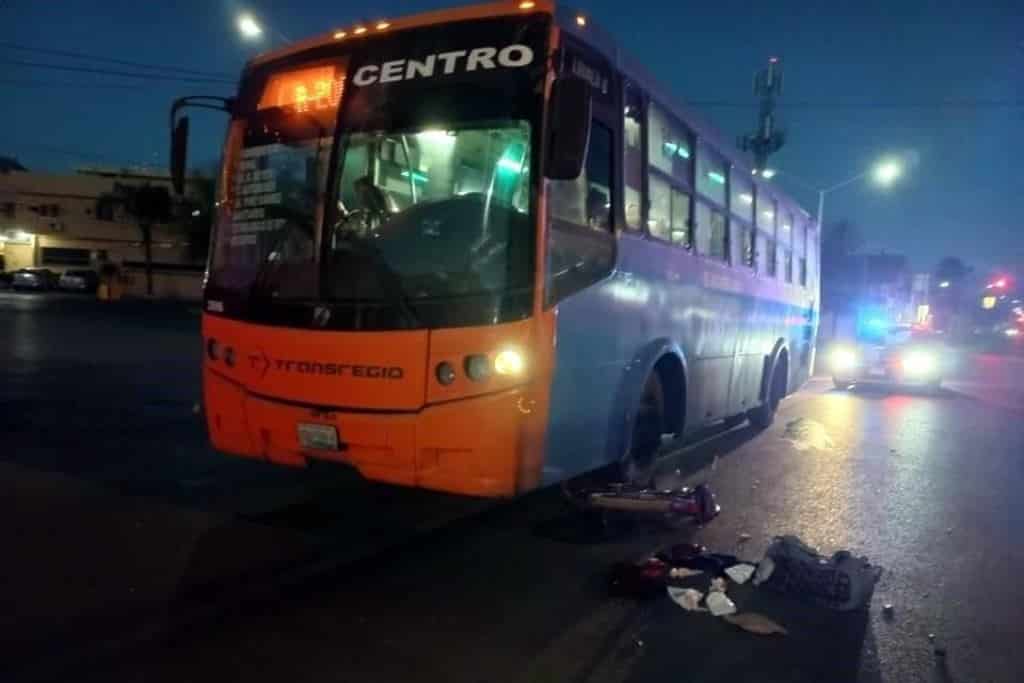 Una ciclista amateur termino con lesiones muy graves, al ser impactada por una ruta urbana, cuando transitaba en una zona exclusiva para bicicletas, en el Distrito Tec
