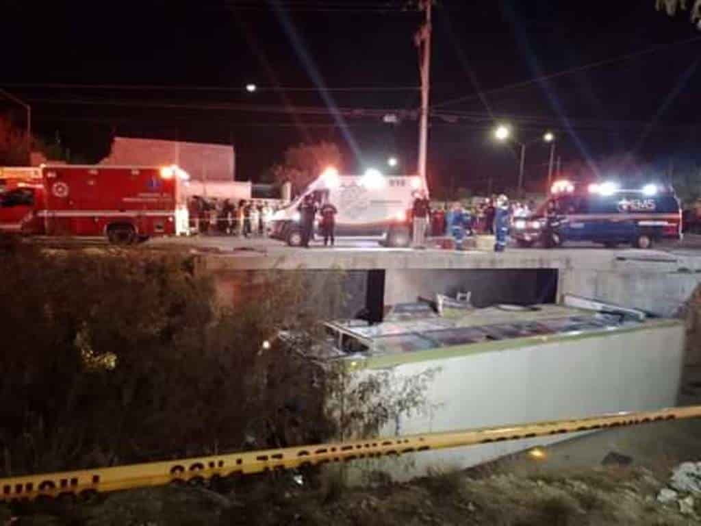 La volcadura de la Ruta 13 registrada en el municipio de Escobedo, cobro su primera víctima, al morir uno de los usuarios en el Hospital Universitario
