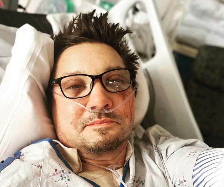 Renner ayudaba a una familia cuando sufrió el accidente Renner ayudaba a una familia cuando sufrió el accidente