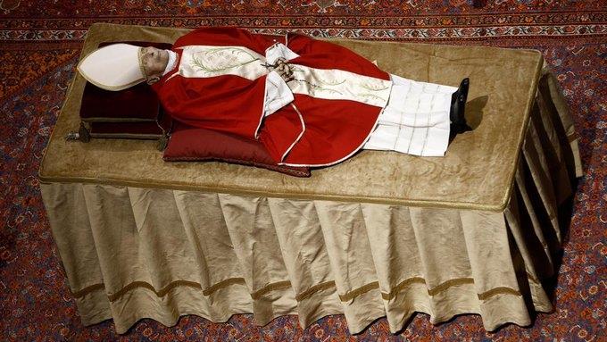 Abre CEM espacio para condolencias por muerte de Benedicto Abre CEM espacio para condolencias por muerte de Benedicto