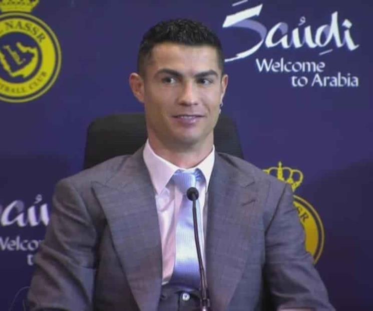 Ronaldo genera polémica por piercing de su hijo de 5 años