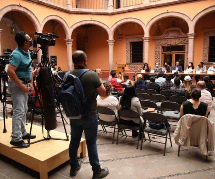 Gobierno reconoce papel de periodistas