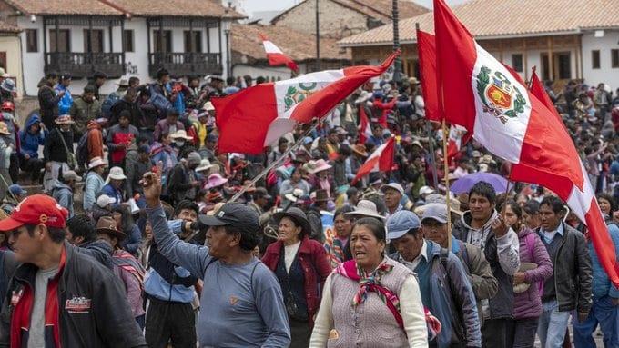 Se reanudan protestas en Perú Se reanudan protestas en Perú
