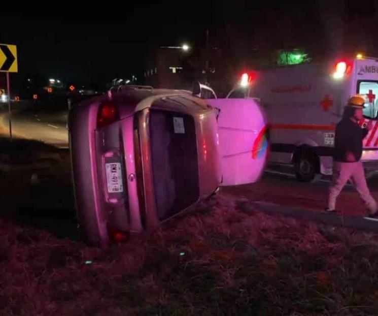 Vuelca auto en Allende Vuelca auto en Allende