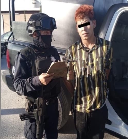 Detienen a un hombre que incurrió en los delitos de portación de arma de fuego y delitos contra la salud en la Colonia Las Buganbilias