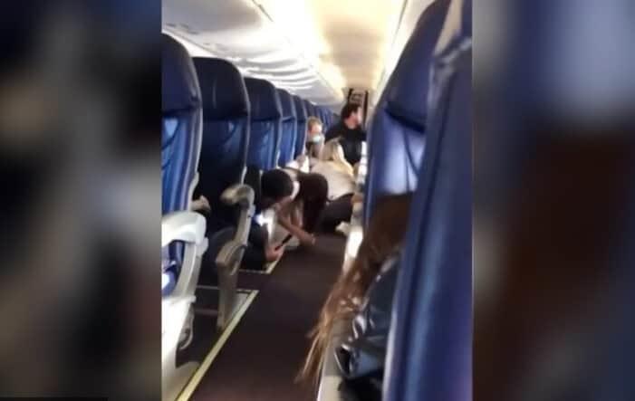 Así se vivió el terror en avión por violencia en Sinaloa Así se vivió el terror en avión por violencia en Sinaloa