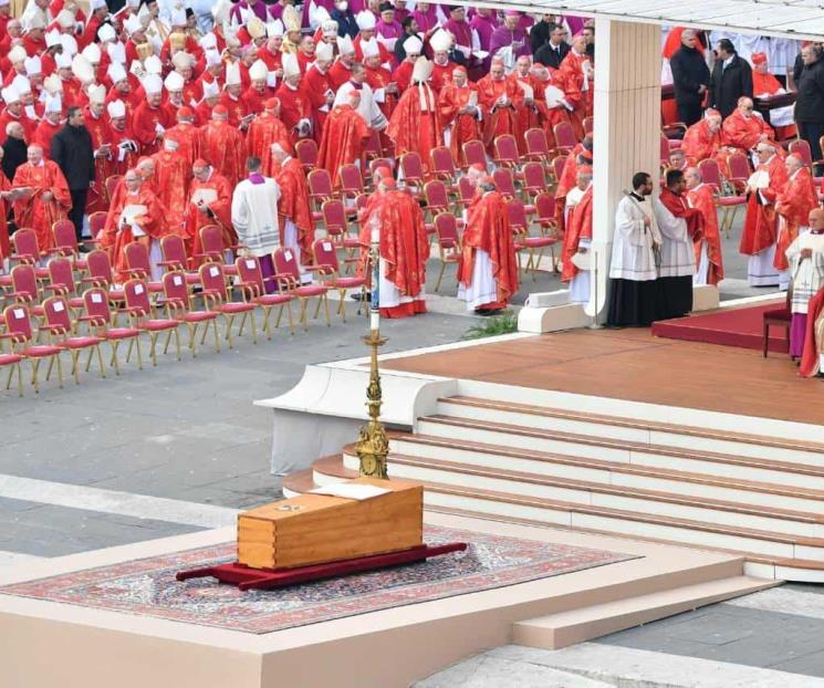 Dan último adiós a Benedicto XVI en el Vaticano Dan último adiós a Benedicto XVI en el Vaticano