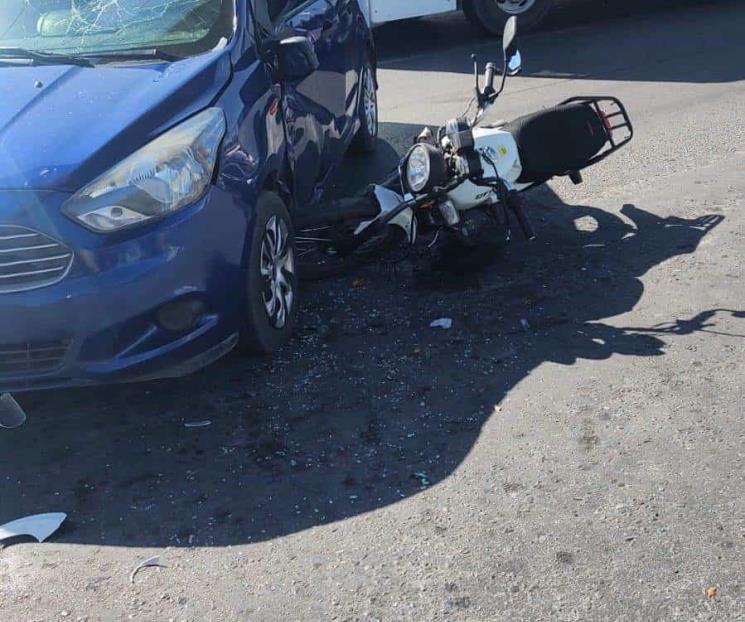 Impacta moto contra auto Impacta moto contra auto