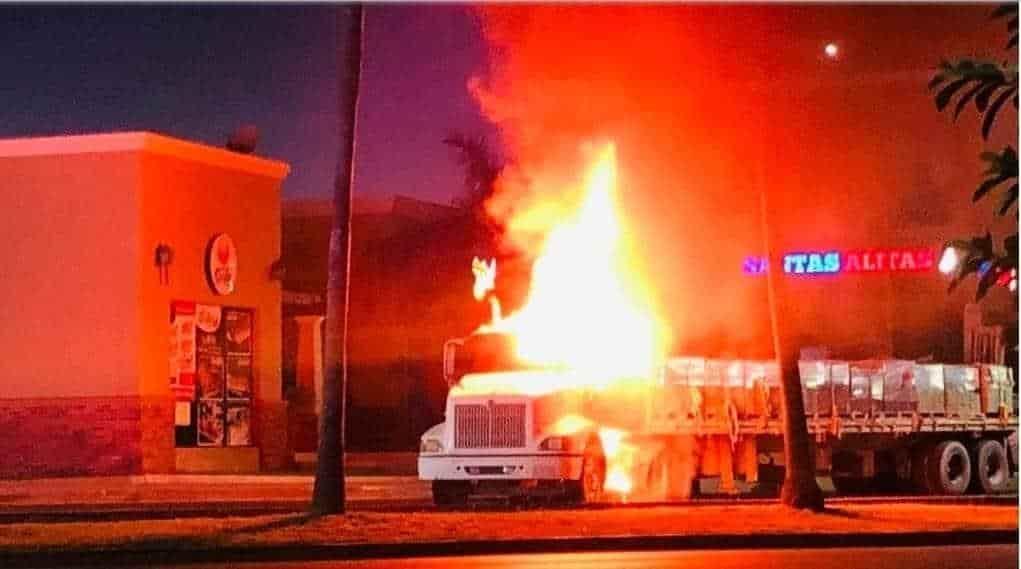 Autoridades piden no salir por violencia en Culiacán Autoridades piden no salir por violencia en Culiacán