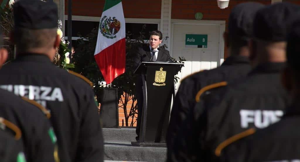 Encabeza Samuel guardia de honor a policías fallecidos Encabeza Samuel guardia de honor a policías fallecidos