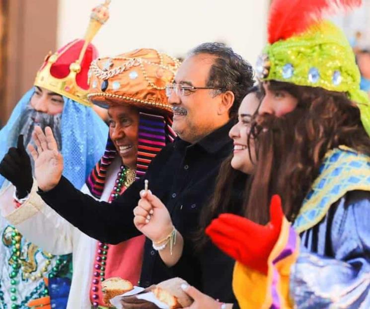 Llegan los Reyes Magos a compartir alegría Llegan los Reyes Magos a compartir alegría