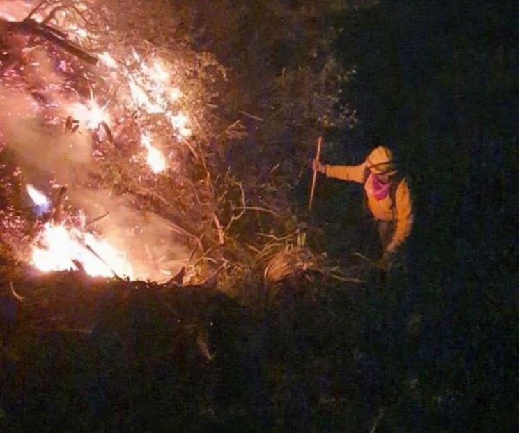 Siguen labores para sofocar incendio en Sierra de Santiago Siguen labores para sofocar incendio en Sierra de Santiago