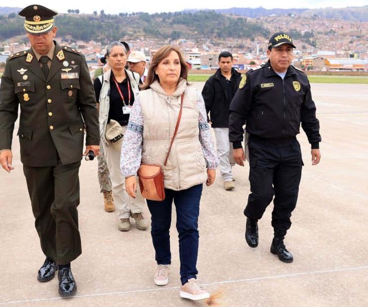 Cumple Boluarte un mes en el gobierno y sigue la crisis Cumple Boluarte un mes en el gobierno y sigue la crisis