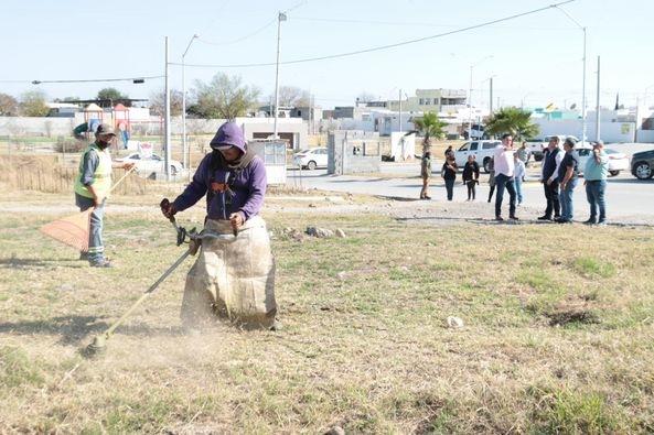 Dan mantenimiento a áreas verdes en Juárez Dan mantenimiento a áreas verdes en Juárez