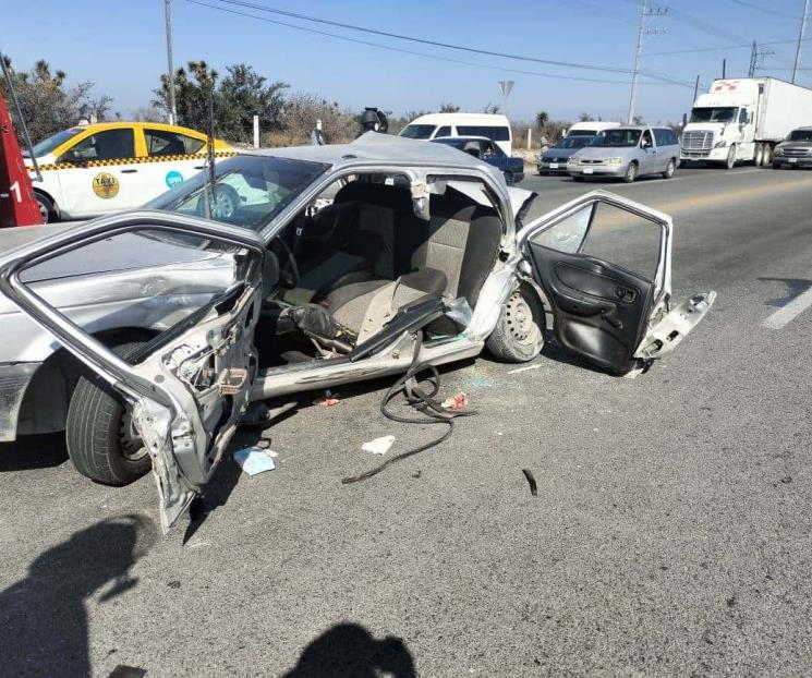 Quedan mal heridos tras impacto de tráiler Quedan mal heridos tras impacto de tráiler